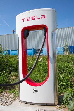 Tesla supercharger
