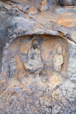 Ünlü Longmen Grottoes (Çin 'in Hennn eyaleti Luoyang yakınlarındaki anıt kayaya oyulmuş Buda ve Bodhisattvas heykelleri))