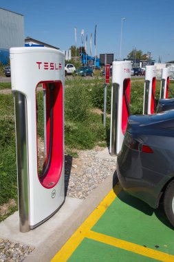 Tesla supercharger