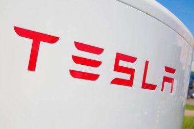 Tesla supercharger