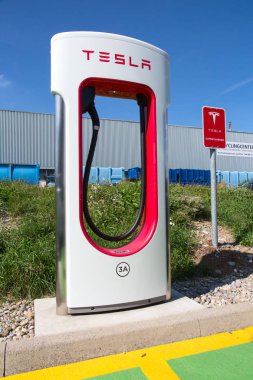 Tesla supercharger