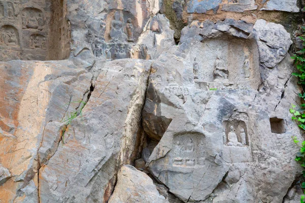 Famosas Grutas Longmen Estatuas Buda Bodhisattvas Talladas Roca Monolito Cerca —  Fotos de Stock