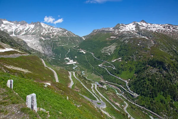 Serpentine Road Connectine Alpine Pasa Furka Grimsel — Foto de Stock