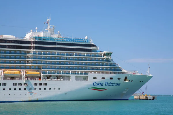 Cruise ship — Stock Photo, Image