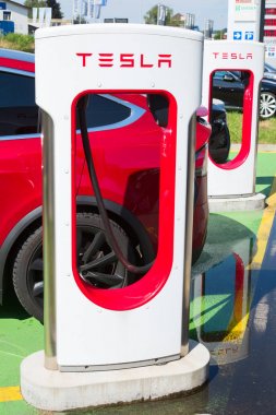 Tesla supercharger