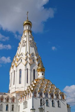 tüm azizler Kilisesi