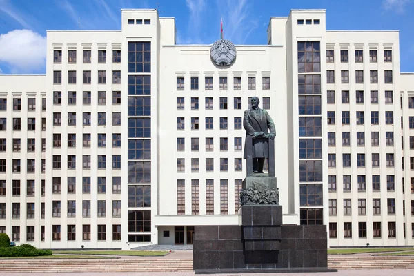 Edifício do Parlamento em Minsk. Bielorrússia — Fotografia de Stock