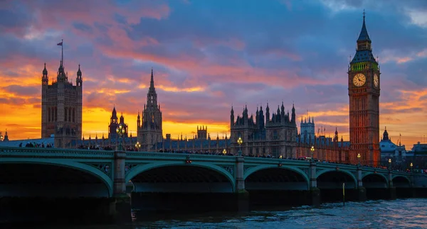 Londýn. Hodinová věž big ben. — Stock fotografie