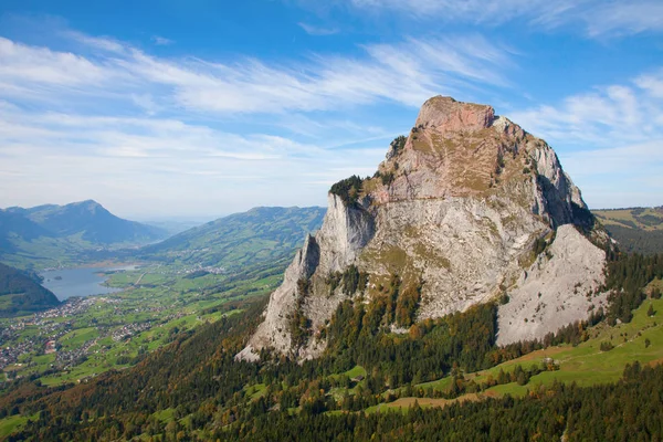 Senderismo en los Alpes suizos — Foto de Stock