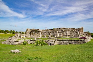 Meksika, Tulum yakınlarındaki Maya kalesi ve tapınağının kalıntıları.