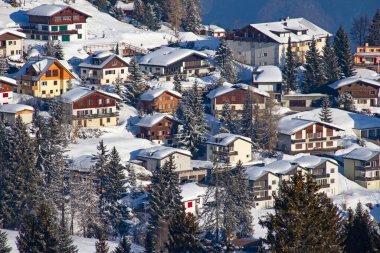 Kayak merkezi Flumserberg 'in yamacında. İsviçre