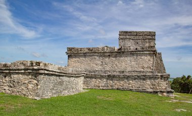 Meksika, Tulum yakınlarındaki Maya kalesi ve tapınağının kalıntıları.