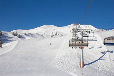 Kayak merkezi Flumserberg 'in yamacında. İsviçre