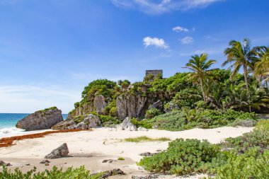 Meksika, Tulum yakınlarındaki Maya kalesi ve tapınağının kalıntıları.