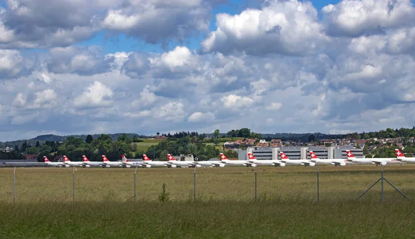 发自都柏林 5月24日 瑞士航空公司将飞机停靠在杜宾多夫军用机场 由于Covid Coronavirus Covid 航空公司被迫取消了大部分航班 并制定了保持现有机队的措施 — 图库照片