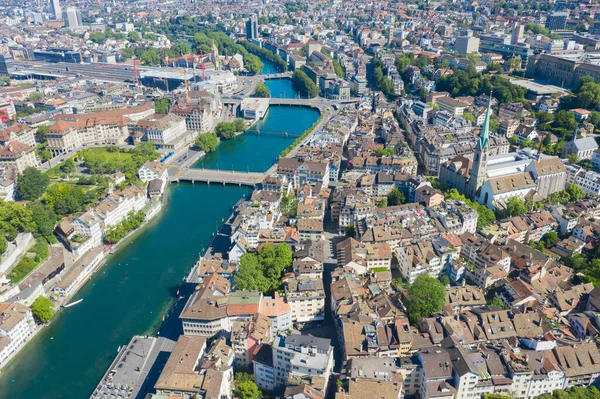 Flygfoto Över Limmat Floden Och Berömda Zürich Kyrkor Zürich Viktigt — Stockfoto