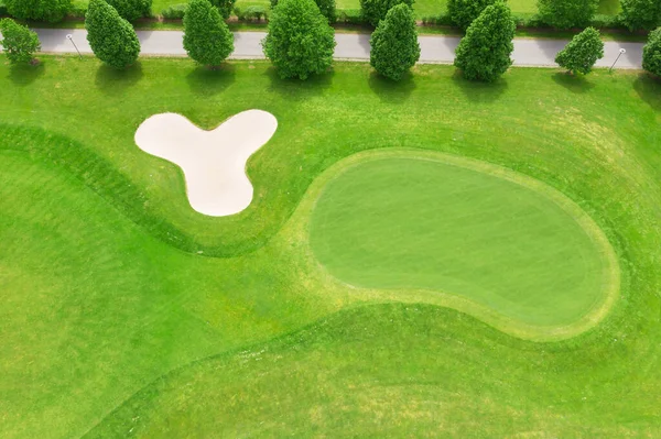 Flygfoto Över Det Gröna Gräset Golfbanan — Stockfoto