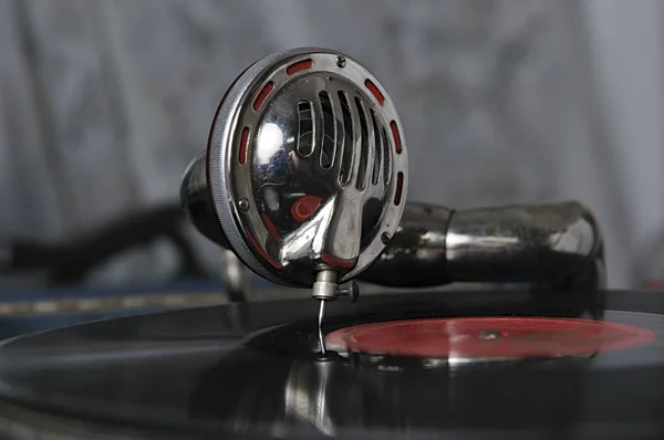 Old vintage gramophone. Close-up — Stock Photo, Image