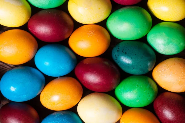 Coloridos huevos de Pascua pintados —  Fotos de Stock