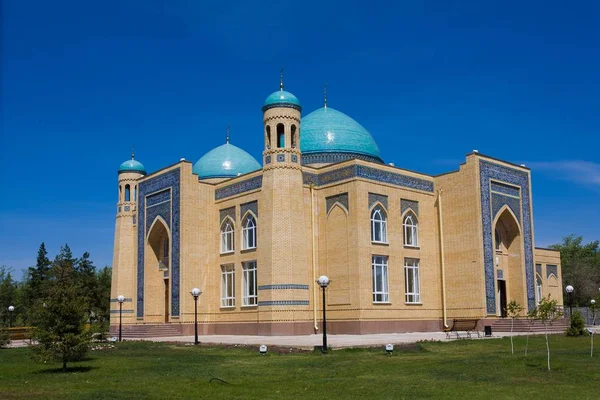 Hermoso Paisaje Pequeñas Mezquitas Blancas Kazajstán Contra Cielo Azul Día — Foto de Stock