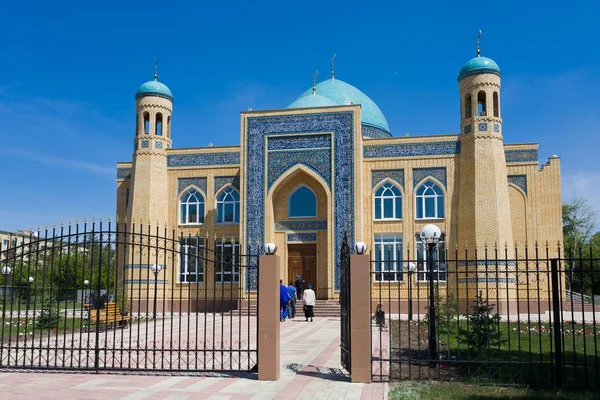 Hermoso Paisaje Pequeñas Mezquitas Blancas Kazajstán Contra Cielo Azul Día —  Fotos de Stock