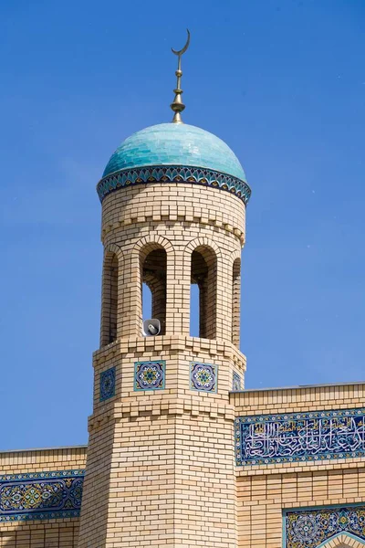 Όμορφο Τοπίο Μικρά Λευκά Τζαμιά Στο Καζακστάν Ενάντια Στον Γαλάζιο — Φωτογραφία Αρχείου