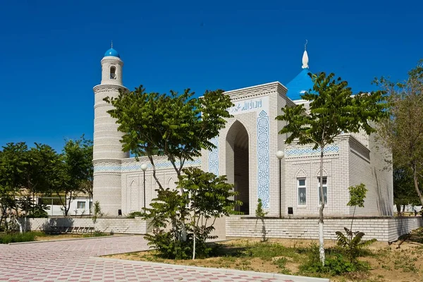 Bellissimo Paesaggio Piccole Moschee Bianche Kazakistan Contro Cielo Blu Una — Foto Stock