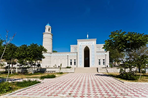 Schöne Landschaft Kleine Weiße Moscheen Kasachstan Vor Blauem Himmel Einem — Stockfoto