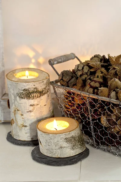 시골풍 바구니 콘와 촛불 — 스톡 사진