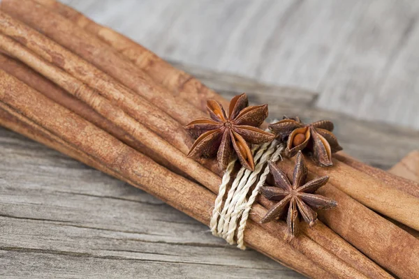 Cinnamon sticks and anise — Stock Photo, Image