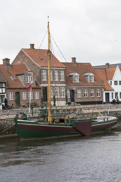 Παλιά Βάρκα Πανί Μικρό Χωριό Στη Δανία Σκανδιναβία — Φωτογραφία Αρχείου