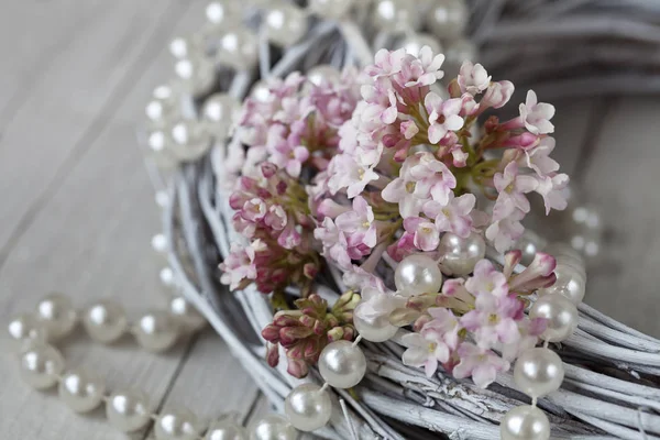 Natura morta nostalgica con fiore rosa — Foto Stock