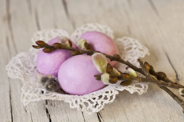 Açúcar rosa Ovos de Páscoa e flor de salgueiro — Fotografia de Stock