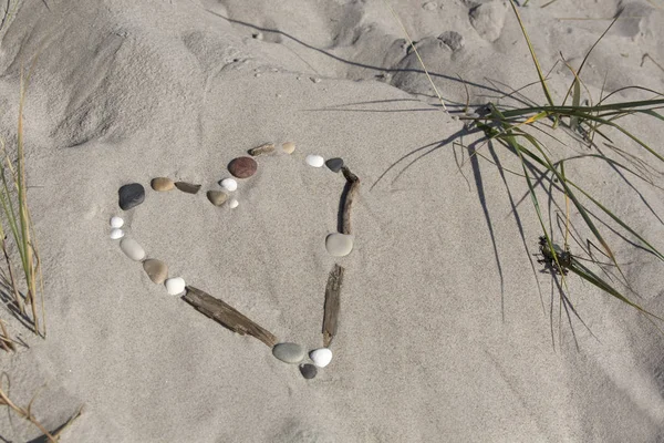 Hart op een zandstrand — Stockfoto