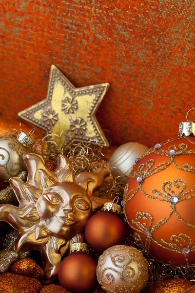 Eleganter Weihnachtsschmuck Stillleben mit Sonne — Stockfoto