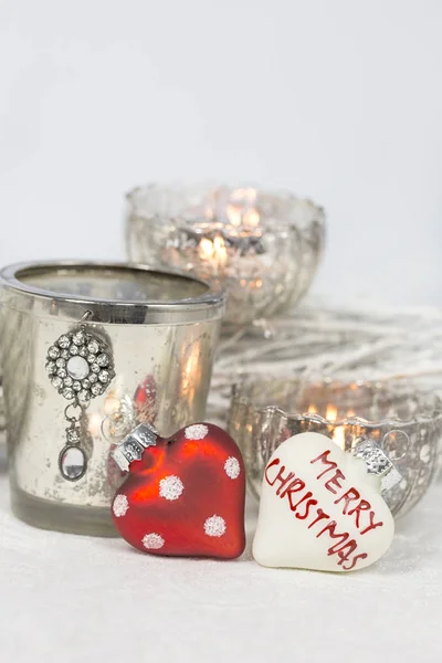 Červená bílá vánoční dekorace se srdcem — Stock fotografie