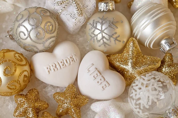 Decoración de Navidad Con Corazón Y Palabras Alemanas Amor Paz — Foto de Stock