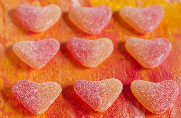 Natureza morta com gengivas de frutas em forma de coração — Fotografia de Stock