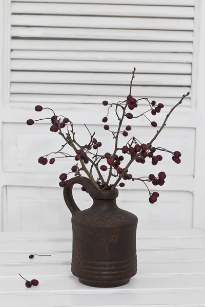 Winter Decoraton Rustic Style With Berry Twigs In Vase — Stock Photo, Image