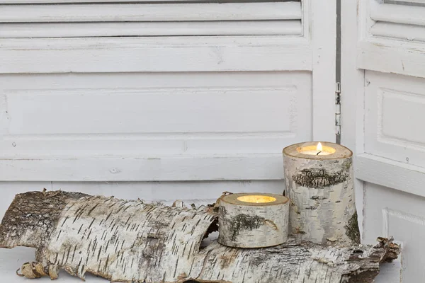 Hygge decoratie met berken houten Kaarsenbakjes — Stockfoto