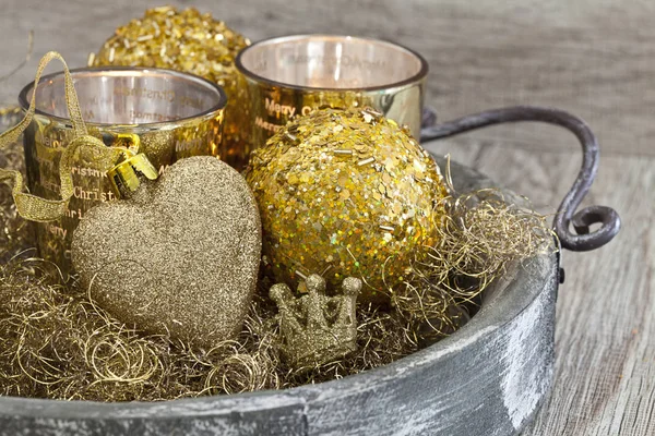 Decoración de Navidad con corazón en oro — Foto de Stock