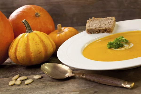 Rustic Pumpkin Soup And Pumpkins — Stock Photo, Image