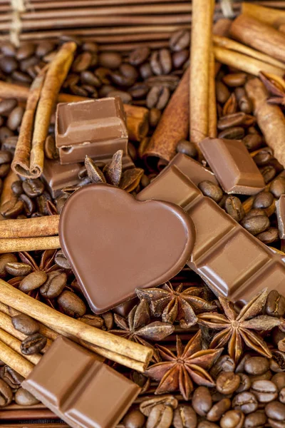 Close Up Of Chocolate With Cinnamon Sticks — Stock Photo, Image