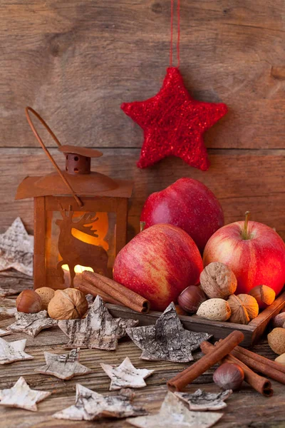 Rustik stil jul stilleben med lykta — Stockfoto