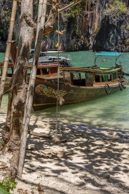 Tayland 'da Turizm Gezileri İçin Geleneksel Longboat