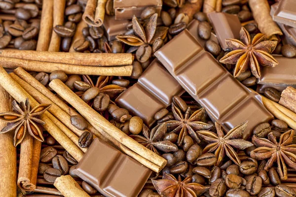 Close Up Of Chocolate With Cinnamon Sticks — Stock Photo, Image