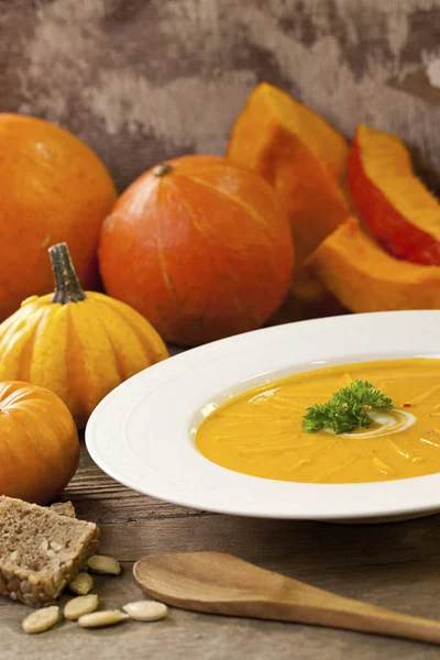 Rustic Pumpkin Soup And Pumpkins — Stock Photo, Image