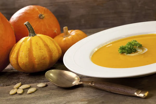 Rustic Pumpkin Soup And Pumpkins — Stock Photo, Image
