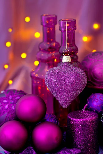 Opulenta decoración de Navidad en púrpura y rosa — Foto de Stock