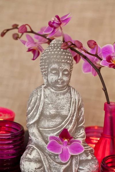 Buddha und Orchideenstillleben — Stockfoto